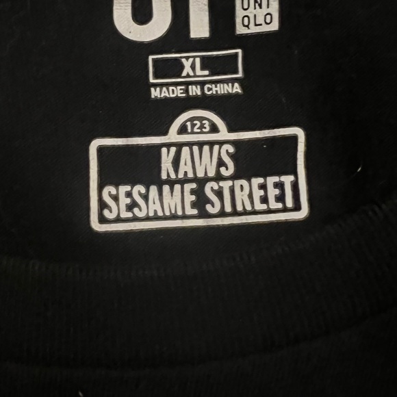 Uniqlo x KAWS Elmo Shirt (XL) - Picture 3 of 4
